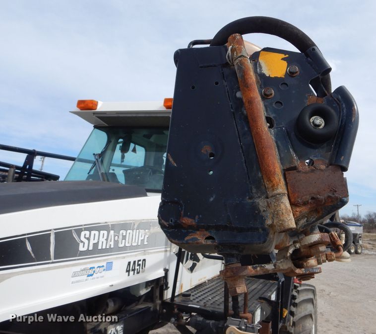 image for item DH6448 2005 SpraCoupe 4450 sprayer
