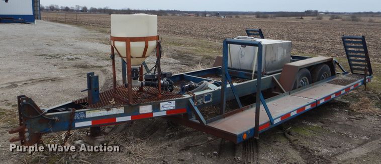 image for item DH6451 2002 Duo Lift 14000E sprayer trailer