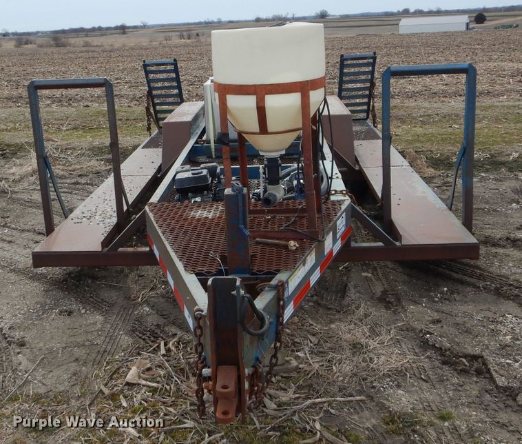 image for item DH6451 2002 Duo Lift 14000E sprayer trailer