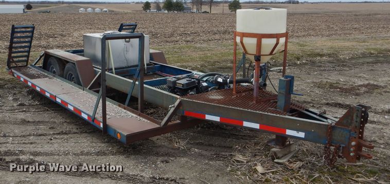 image for item DH6451 2002 Duo Lift 14000E sprayer trailer