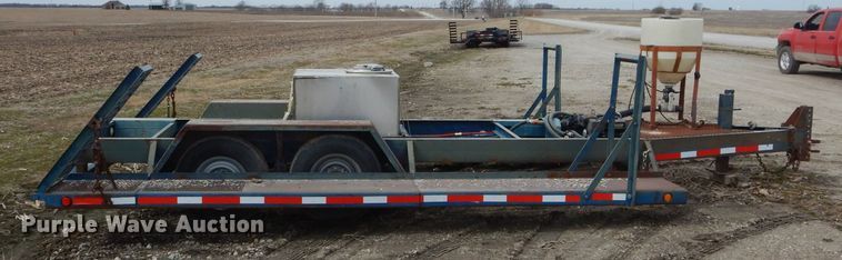 image for item DH6451 2002 Duo Lift 14000E sprayer trailer