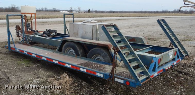image for item DH6451 2002 Duo Lift 14000E sprayer trailer
