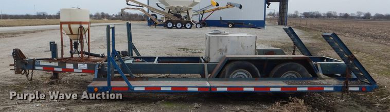 image for item DH6451 2002 Duo Lift 14000E sprayer trailer