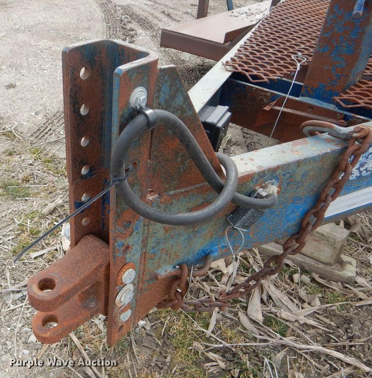 image for item DH6451 2002 Duo Lift 14000E sprayer trailer