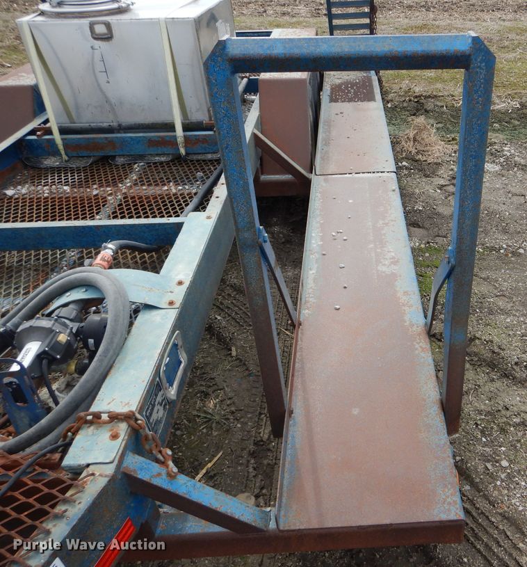 image for item DH6451 2002 Duo Lift 14000E sprayer trailer