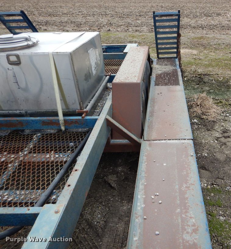 image for item DH6451 2002 Duo Lift 14000E sprayer trailer