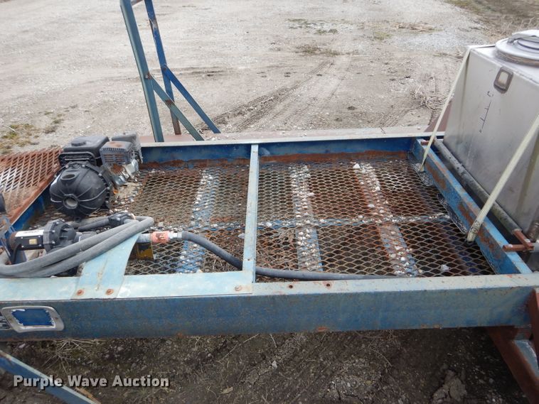 image for item DH6451 2002 Duo Lift 14000E sprayer trailer