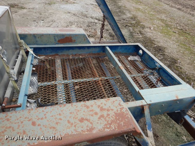 image for item DH6451 2002 Duo Lift 14000E sprayer trailer