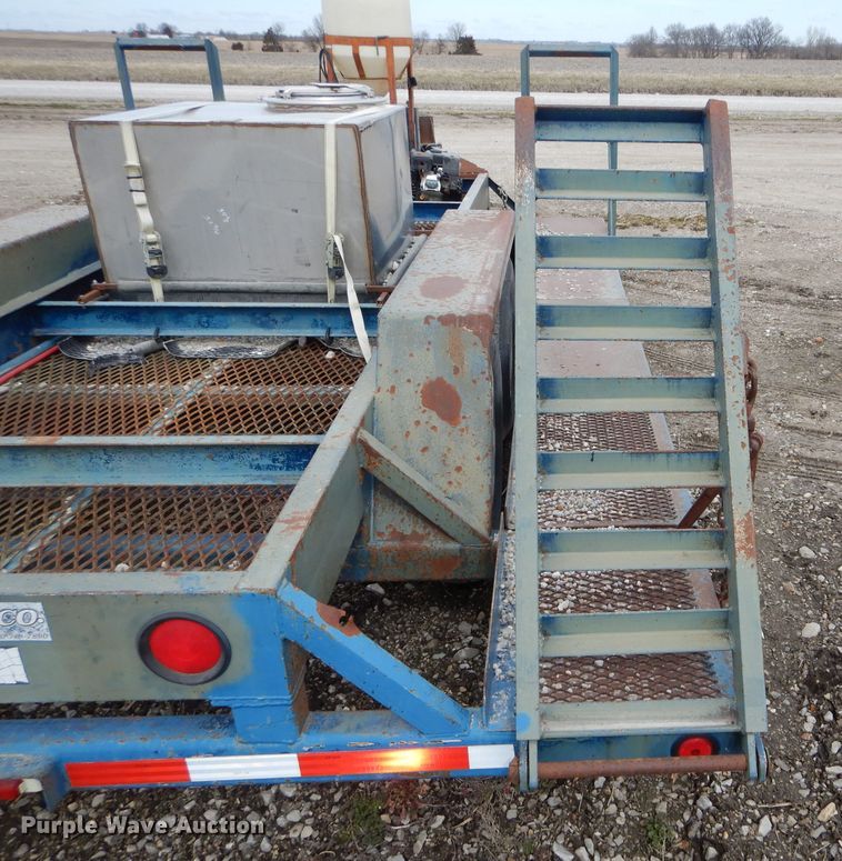 image for item DH6451 2002 Duo Lift 14000E sprayer trailer