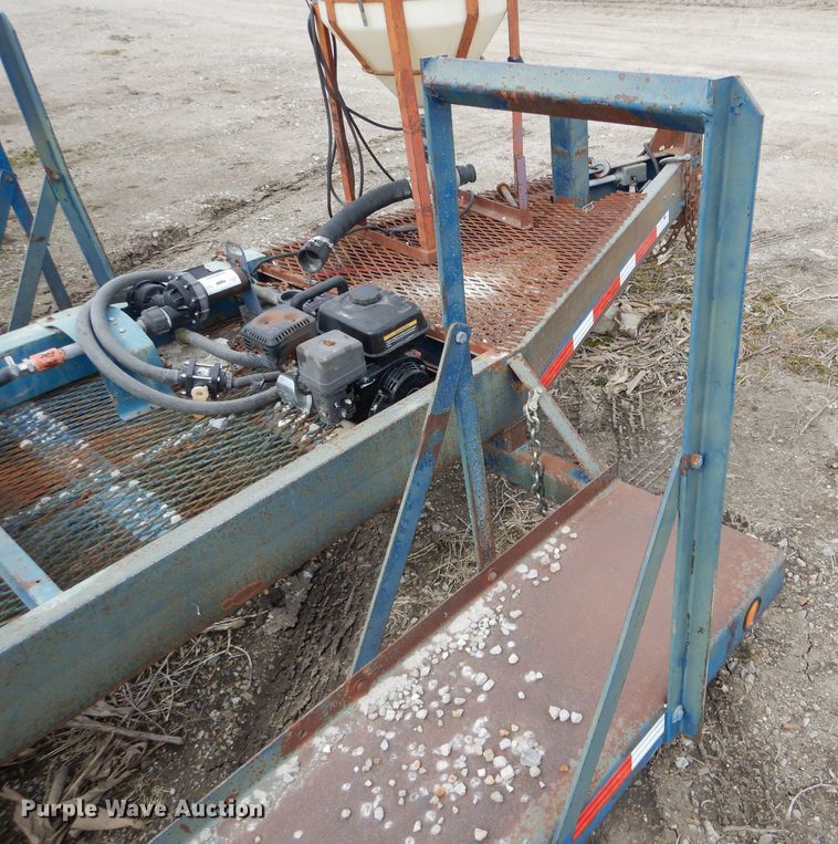 image for item DH6451 2002 Duo Lift 14000E sprayer trailer