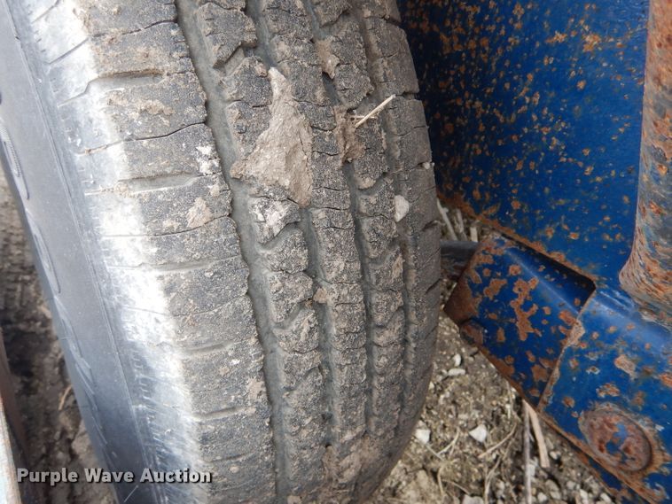 image for item DH6451 2002 Duo Lift 14000E sprayer trailer