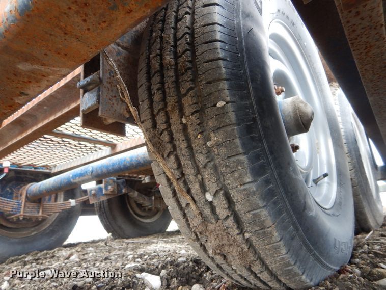 image for item DH6451 2002 Duo Lift 14000E sprayer trailer