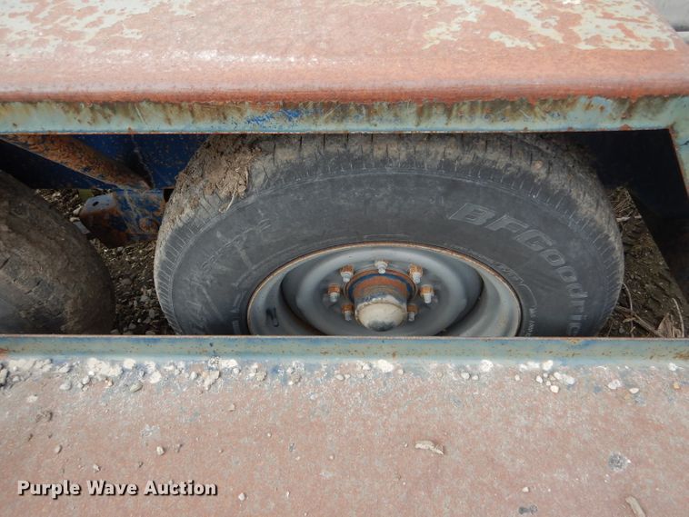 image for item DH6451 2002 Duo Lift 14000E sprayer trailer