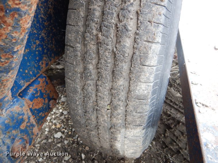 image for item DH6451 2002 Duo Lift 14000E sprayer trailer