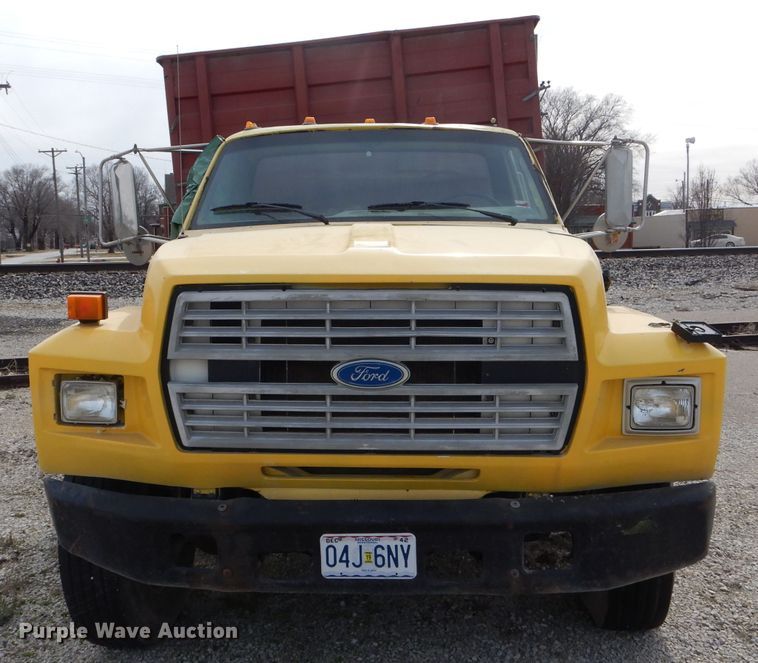 image for item DH6456 1987 Ford F700 grain truck