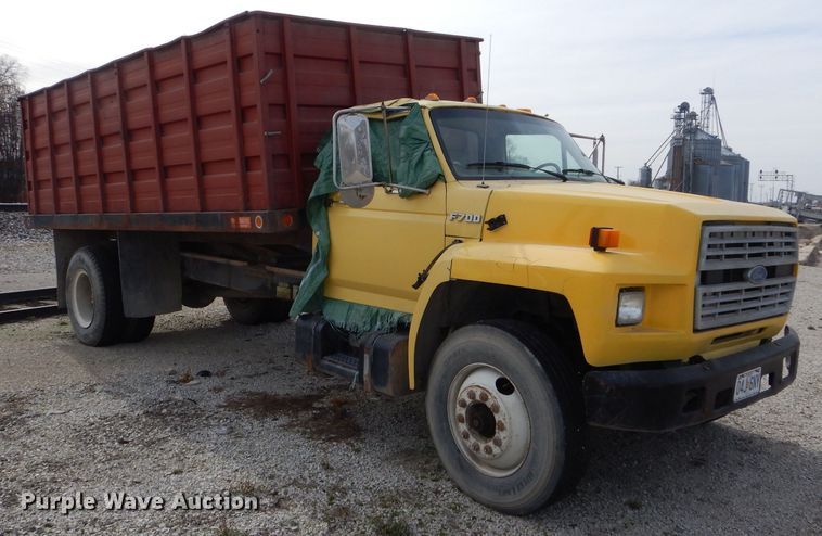 image for item DH6456 1987 Ford F700 grain truck