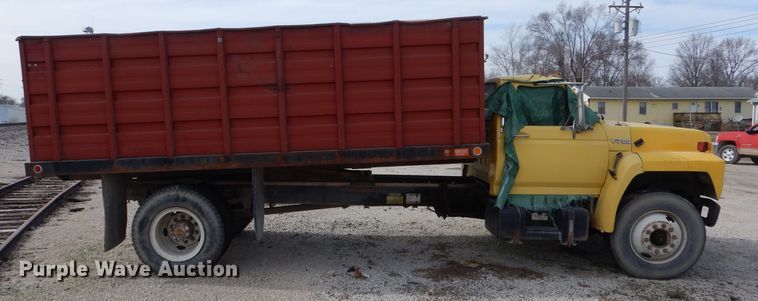 image for item DH6456 1987 Ford F700 grain truck