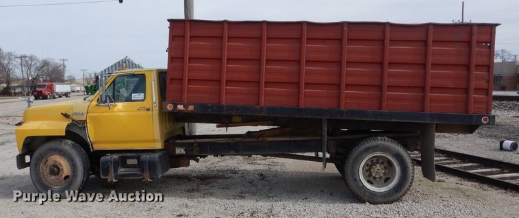 image for item DH6456 1987 Ford F700 grain truck