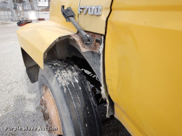 image for item DH6456 1987 Ford F700 grain truck