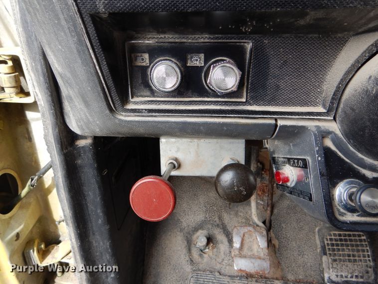 image for item DH6456 1987 Ford F700 grain truck