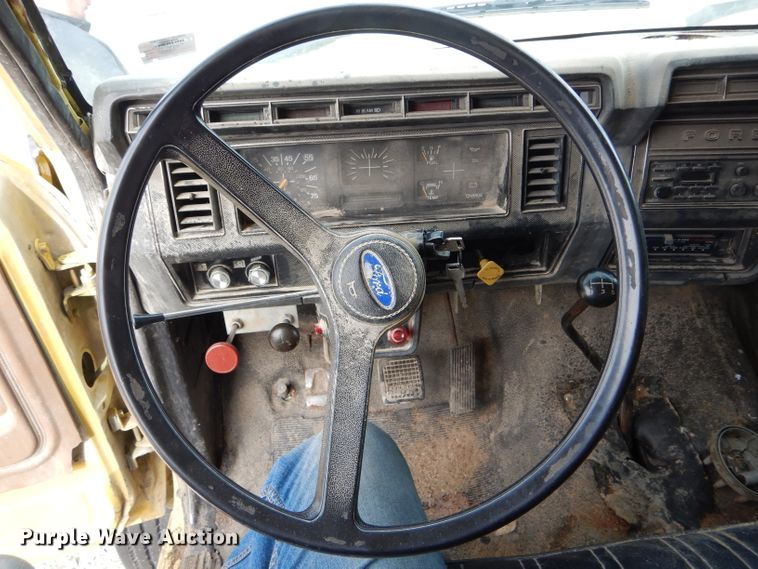 image for item DH6456 1987 Ford F700 grain truck