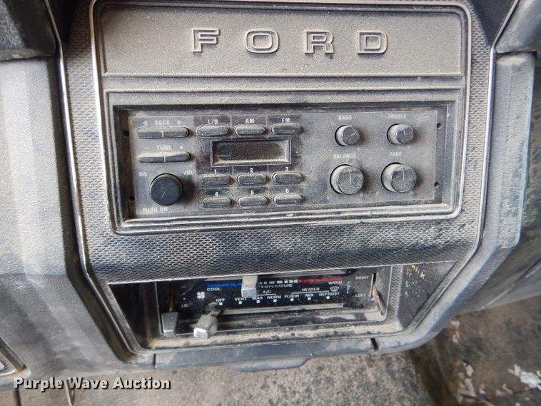 image for item DH6456 1987 Ford F700 grain truck