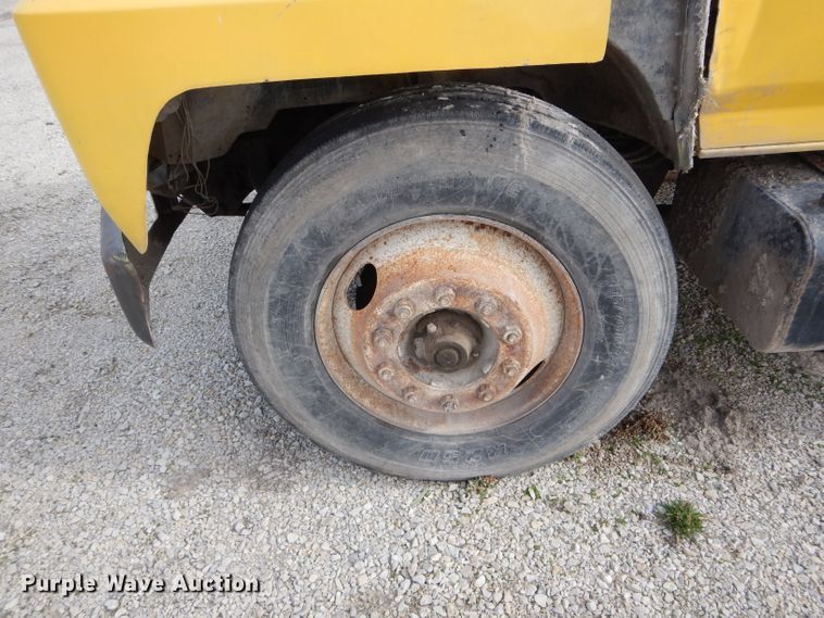 image for item DH6456 1987 Ford F700 grain truck