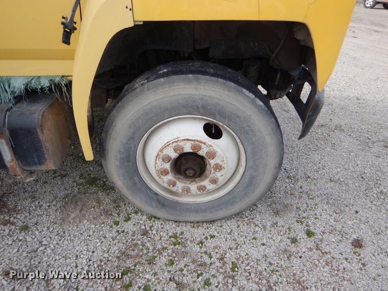 image for item DH6456 1987 Ford F700 grain truck