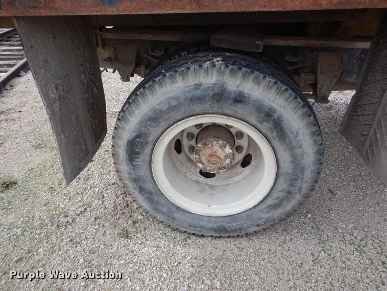 image for item DH6456 1987 Ford F700 grain truck