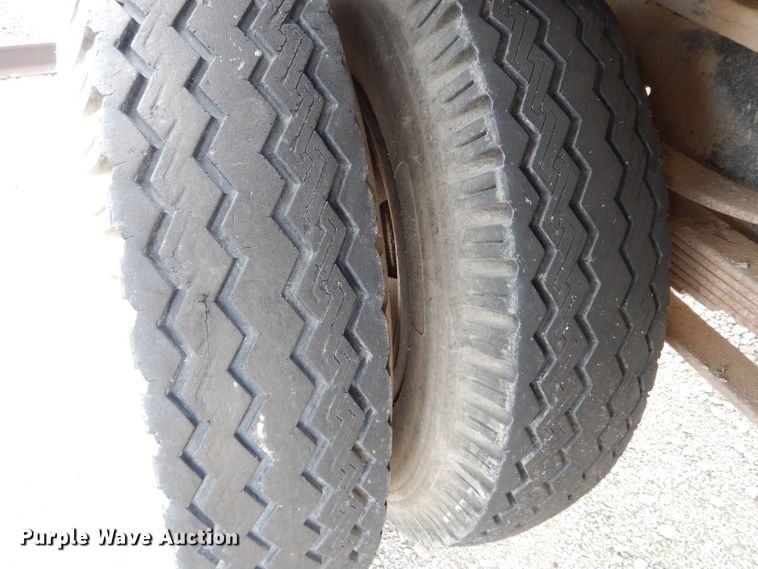 image for item DH6456 1987 Ford F700 grain truck