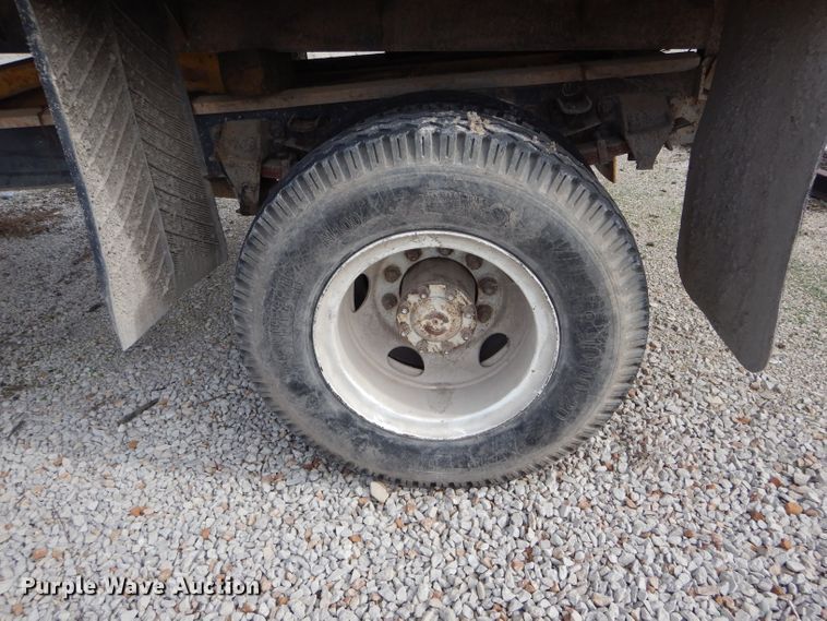 image for item DH6456 1987 Ford F700 grain truck