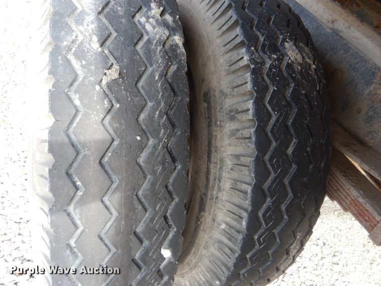 image for item DH6456 1987 Ford F700 grain truck