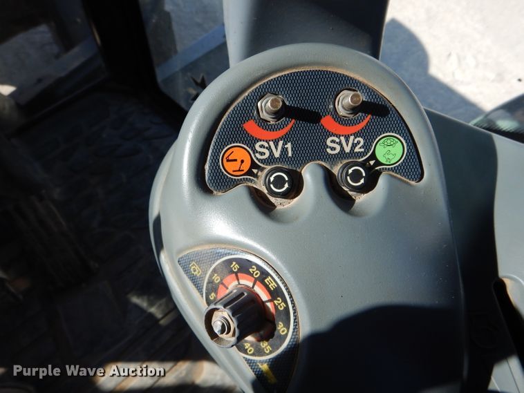 image for item DH6458 2008 Challenger MT635B MFWD tractor