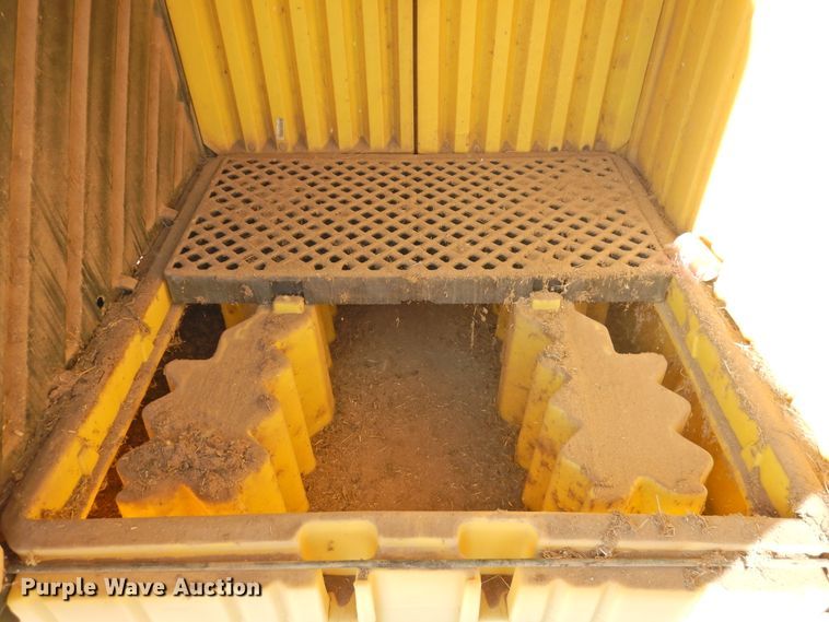 image for item DI0050 (13) Ultratec Ultra-Hard top spill pallets