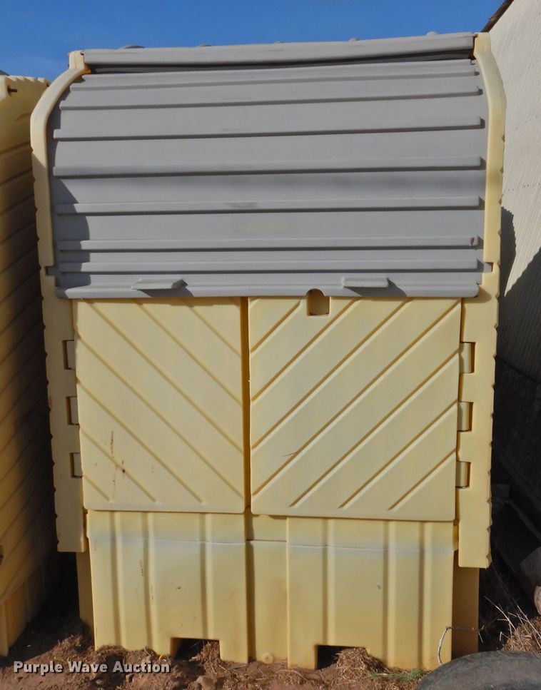 image for item DI0050 (13) Ultratec Ultra-Hard top spill pallets