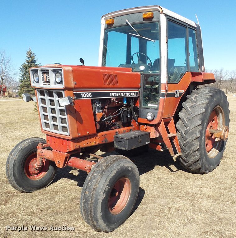 image for item EM9926 1976 International 1086 tractor