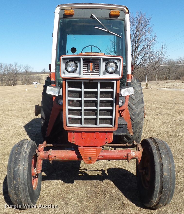 image for item EM9926 1976 International 1086 tractor