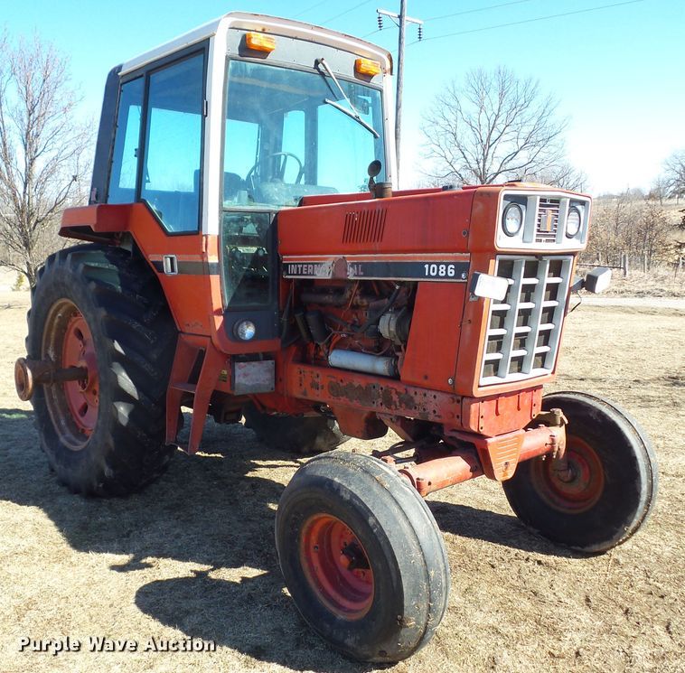 image for item EM9926 1976 International 1086 tractor