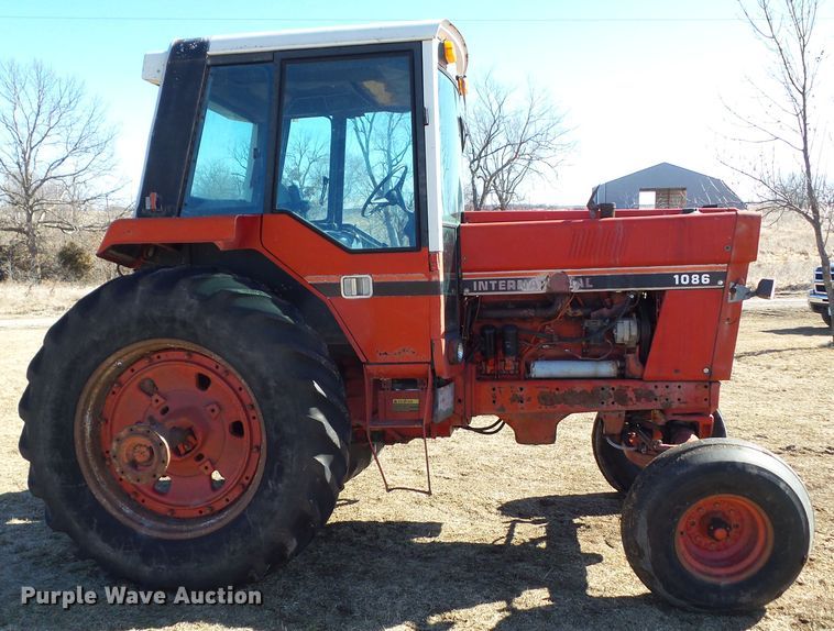 image for item EM9926 1976 International 1086 tractor