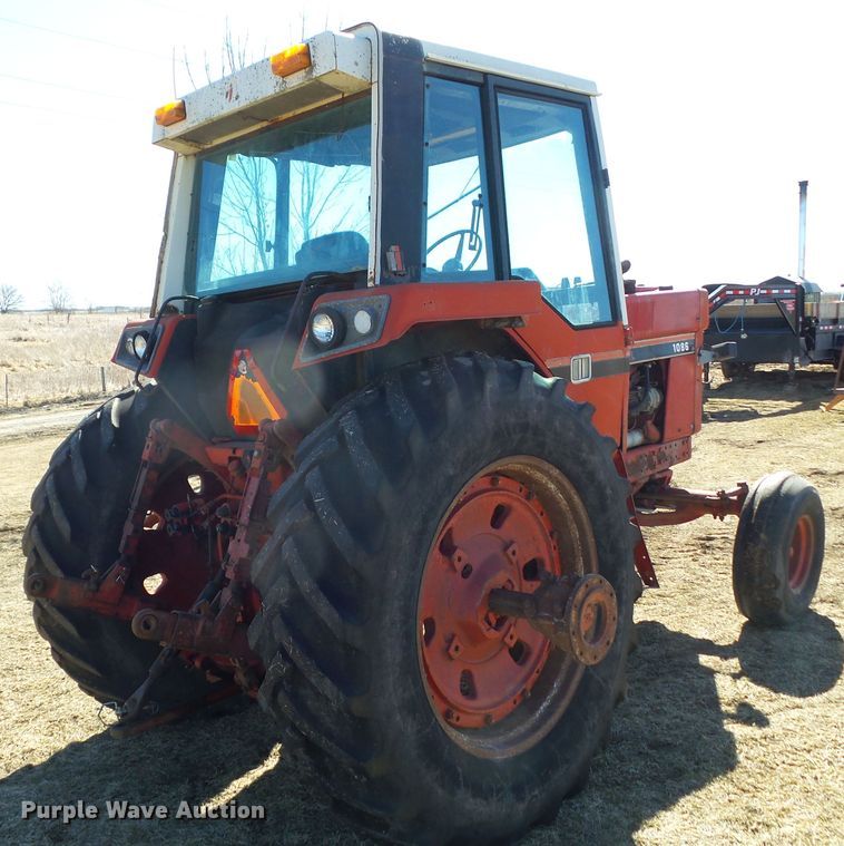 image for item EM9926 1976 International 1086 tractor