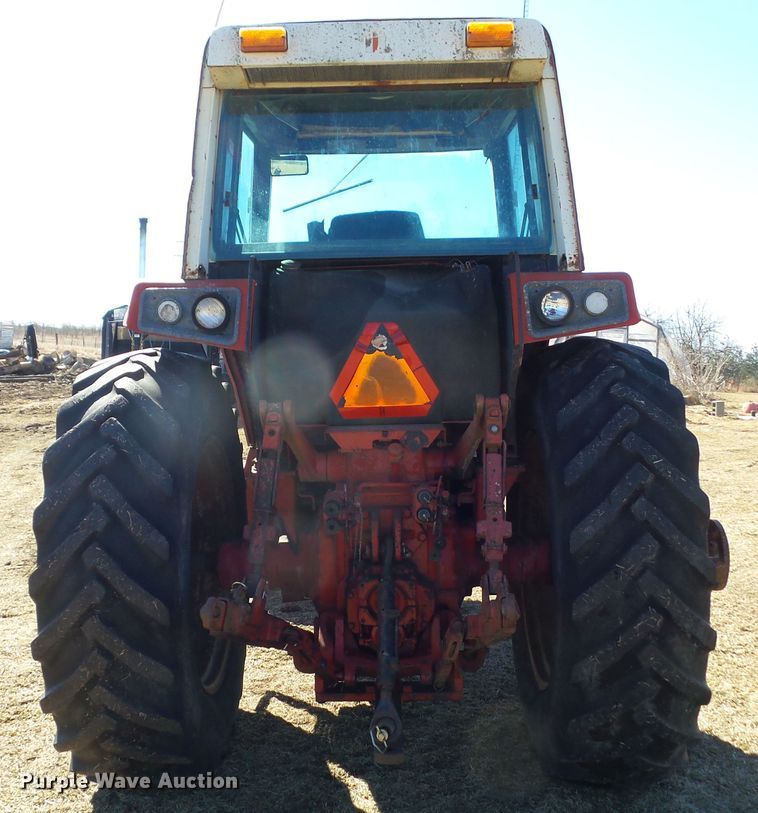 image for item EM9926 1976 International 1086 tractor