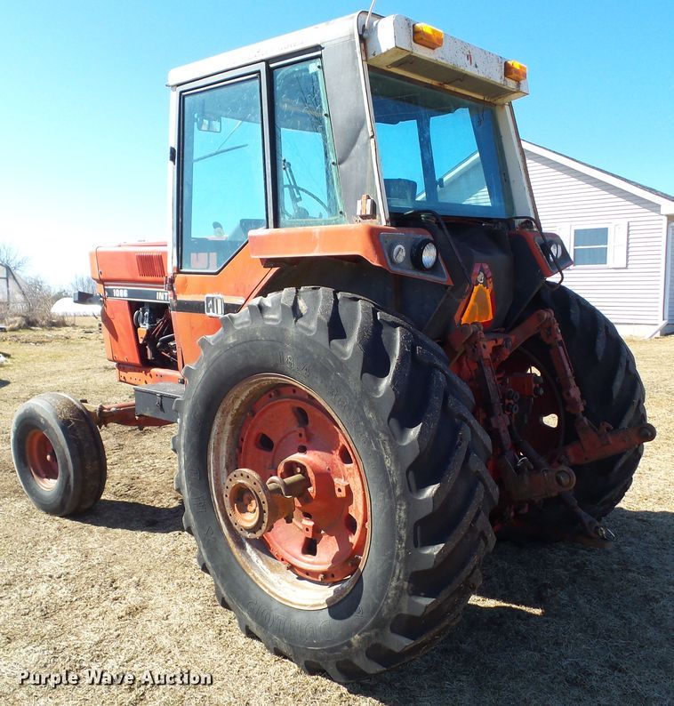 image for item EM9926 1976 International 1086 tractor