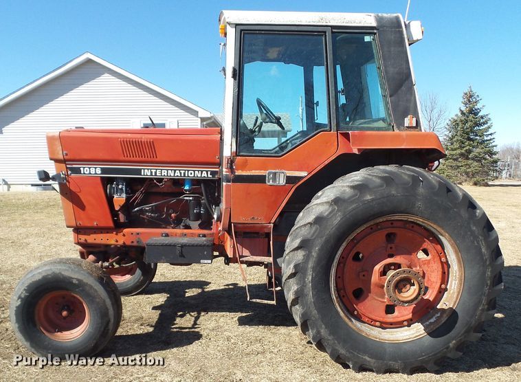 image for item EM9926 1976 International 1086 tractor