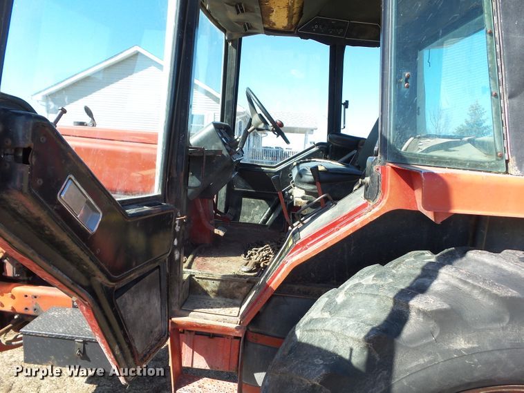 image for item EM9926 1976 International 1086 tractor