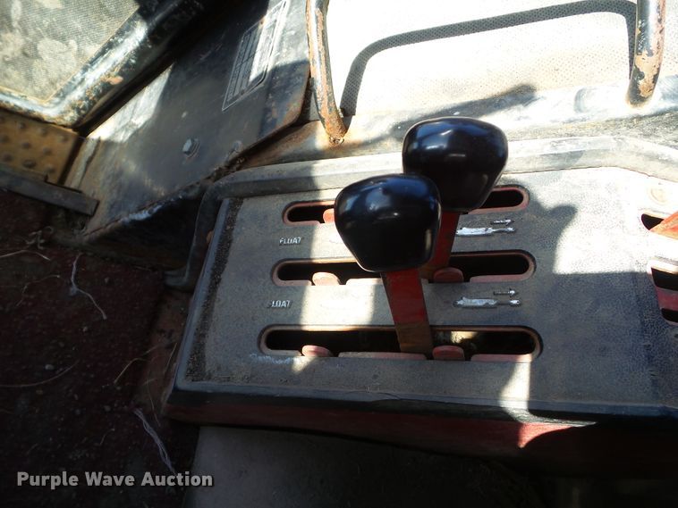 image for item EM9926 1976 International 1086 tractor