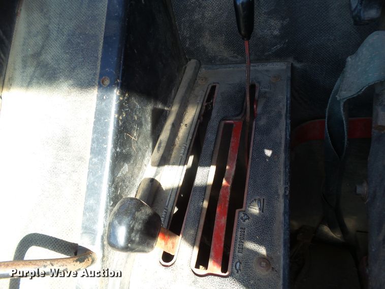 image for item EM9926 1976 International 1086 tractor