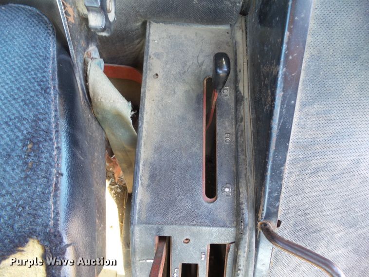 image for item EM9926 1976 International 1086 tractor