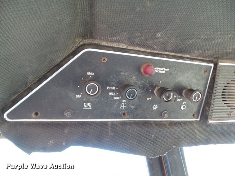 image for item EM9926 1976 International 1086 tractor