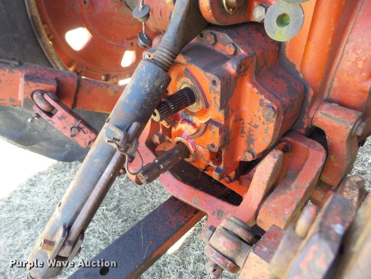 image for item EM9926 1976 International 1086 tractor