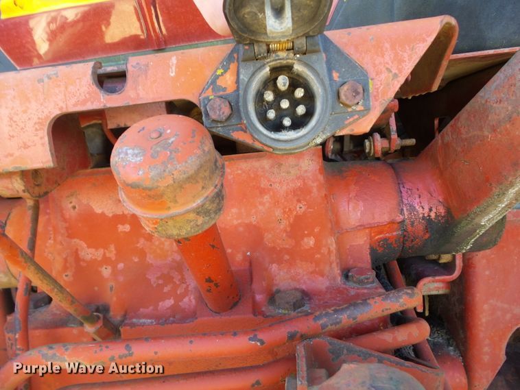 image for item EM9926 1976 International 1086 tractor